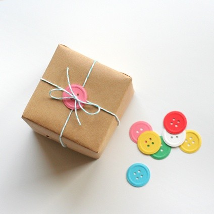 Button gift wrap